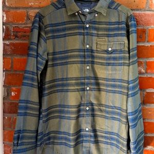 The north face shirt, medium, green